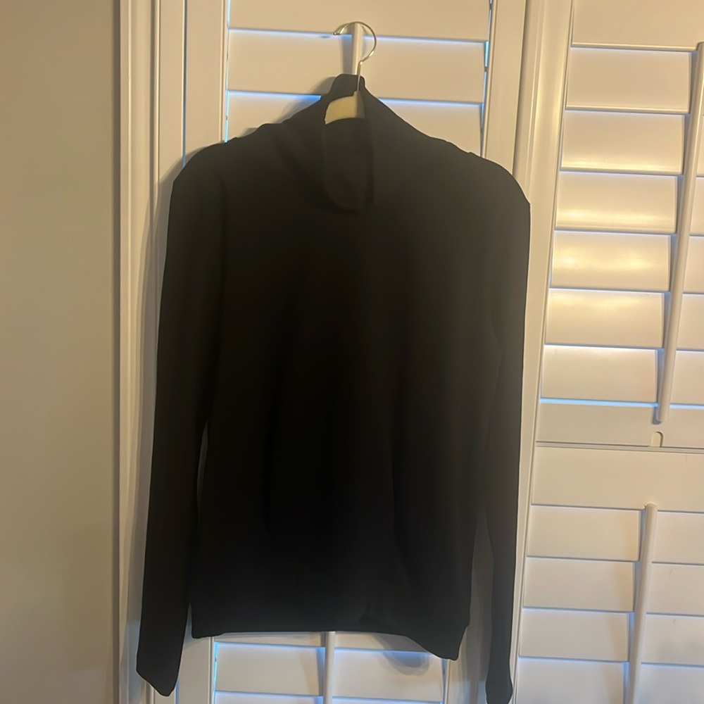 Black workout mock turtleneck sweatshirt ALO